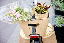 Packtaschen und Korb von Basil.