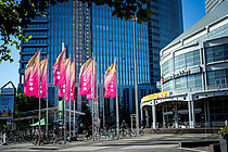 Eingang zur Messe Frankfurt mit Eurobike-Beflaggung.