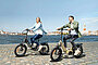 Junges Paar unterwegs auf E-Bikes von Engwe.