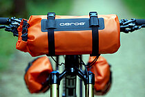 Transporttaschen von Aeroe an Lenker und Hinterbau.