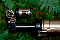 Detailansicht vom «Aria V2»-Federbein von EXT Racing Shox.