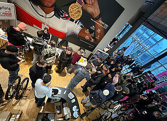 Betrieb am Anmeldeschalter der 23. Infotech.