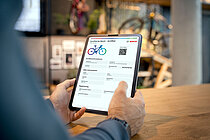 Tablet mit «Certified by Bosch»-Anzeige.