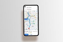Google Maps soll für Velofahrer besser werden. Smartphone mit Google Maps.