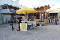 Auf dem Lastenvelo wird die Werkstatt in die Quartiere transportiert.