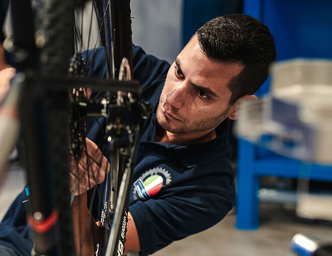 Velomechaniker im Einsatz bei den Shimano Service Center-Championships.