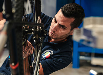 Velomechaniker im Einsatz bei den Shimano Service Center-Championships.