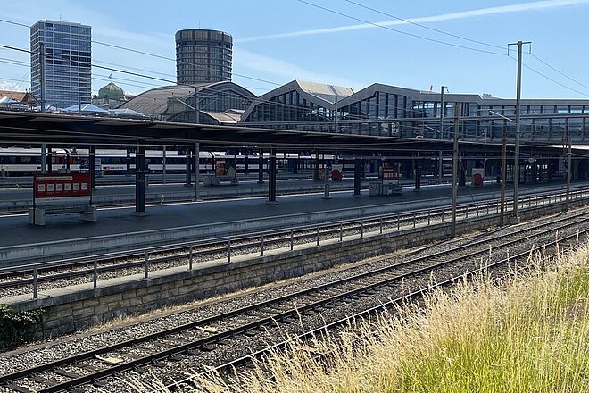 Gleise vom Gundeli-Quartier aus.