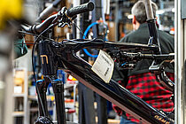 E-Mountainbike im Werk von Moustache Bikes.