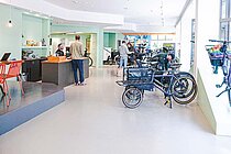 Fahrradgeschäft mit Lastenrädern.