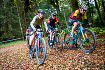 Szene aus dem Gravelrace der Frauen in 2025.